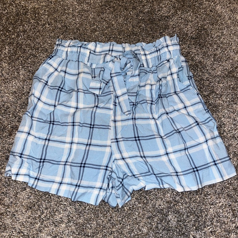 Rue 21 baby blue and white plaid shorts with a bow, size S